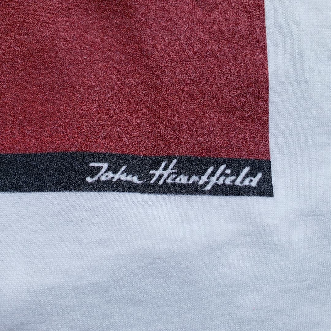 ジョンハートフィールド　vintage T-shirt