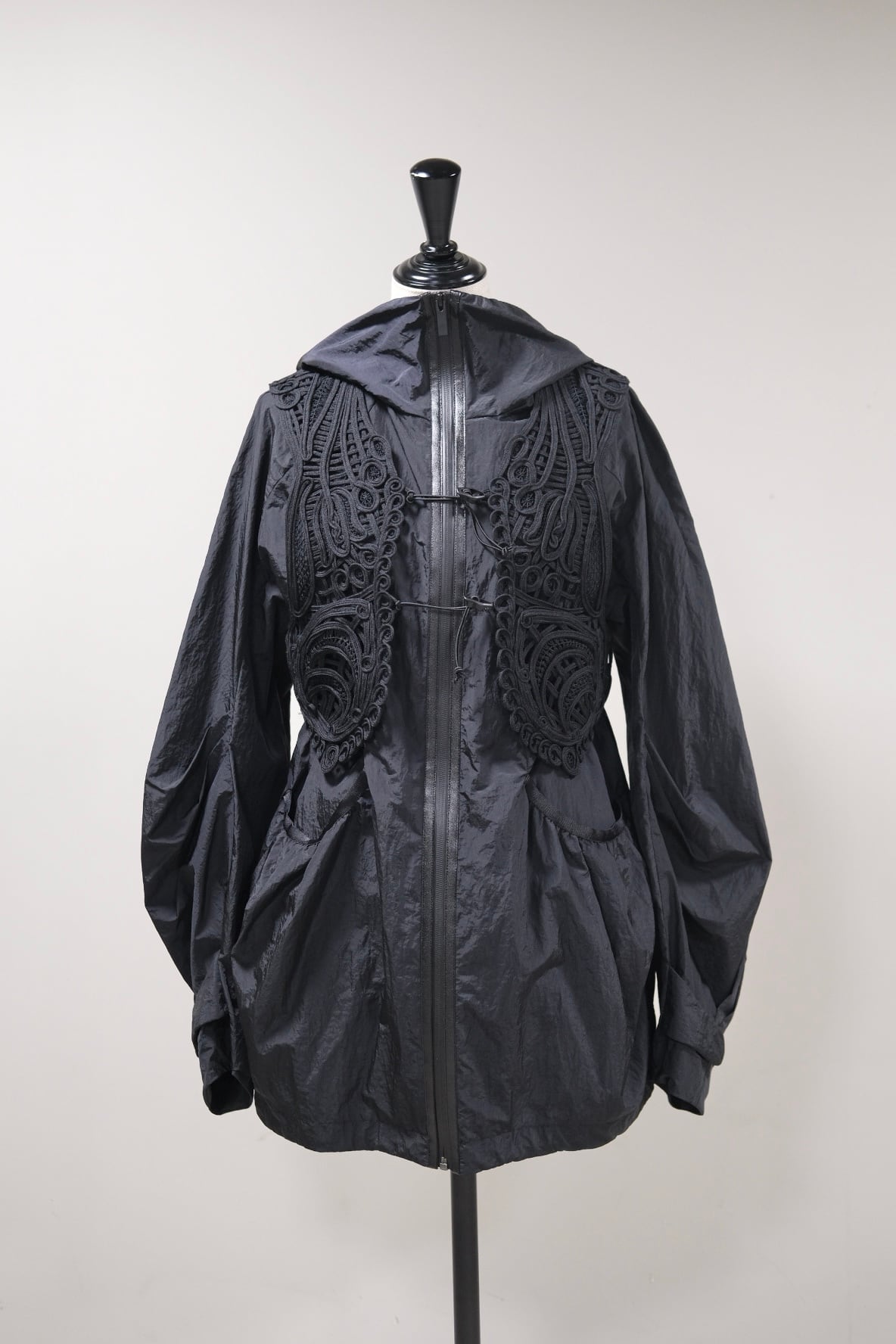 【Mame Kurogouchi】Nylon Oversized Jacket with Cording Embroidery Vest - BLACK -
