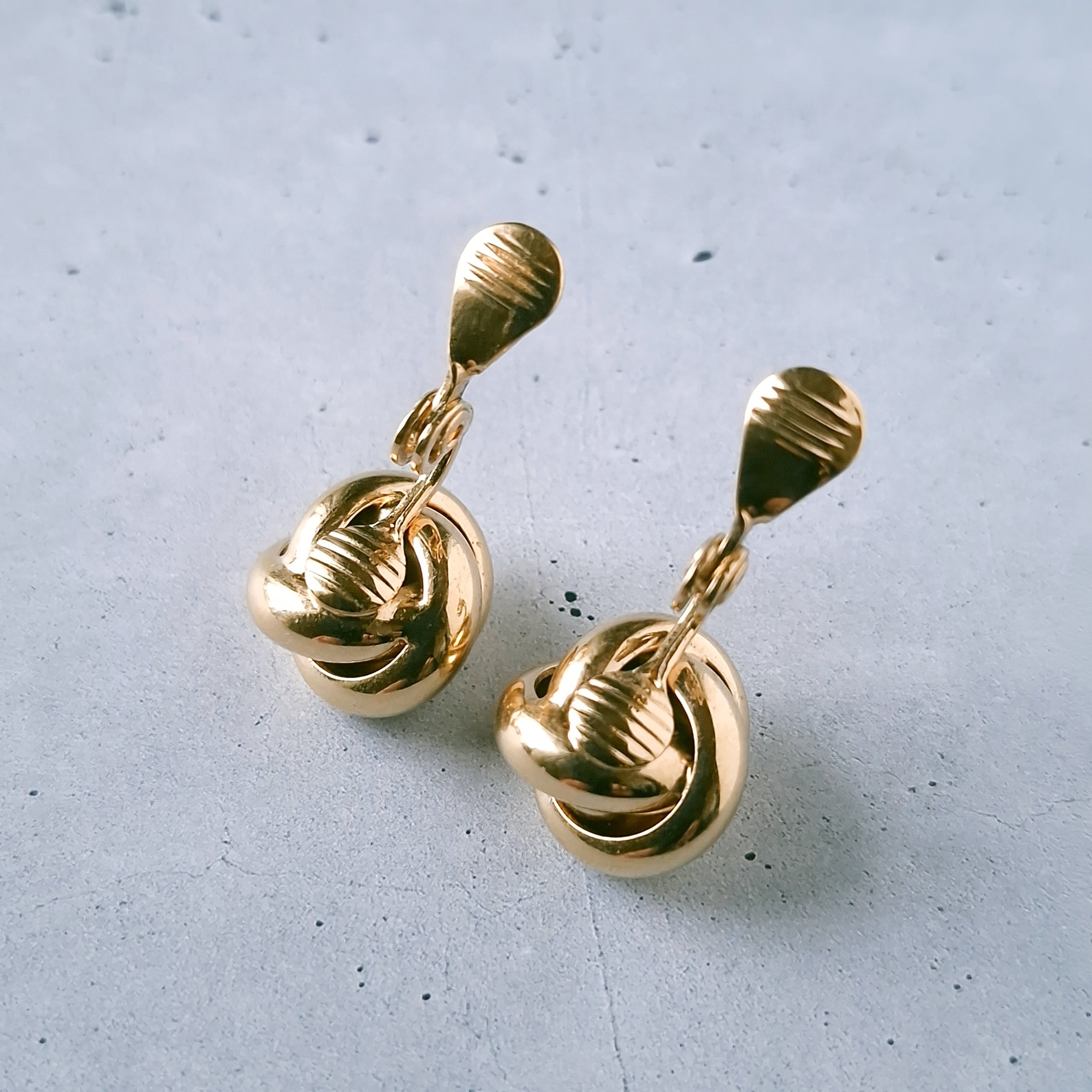 MONET》 gold knot vintage earrings モネ ヴィンテージイヤリング