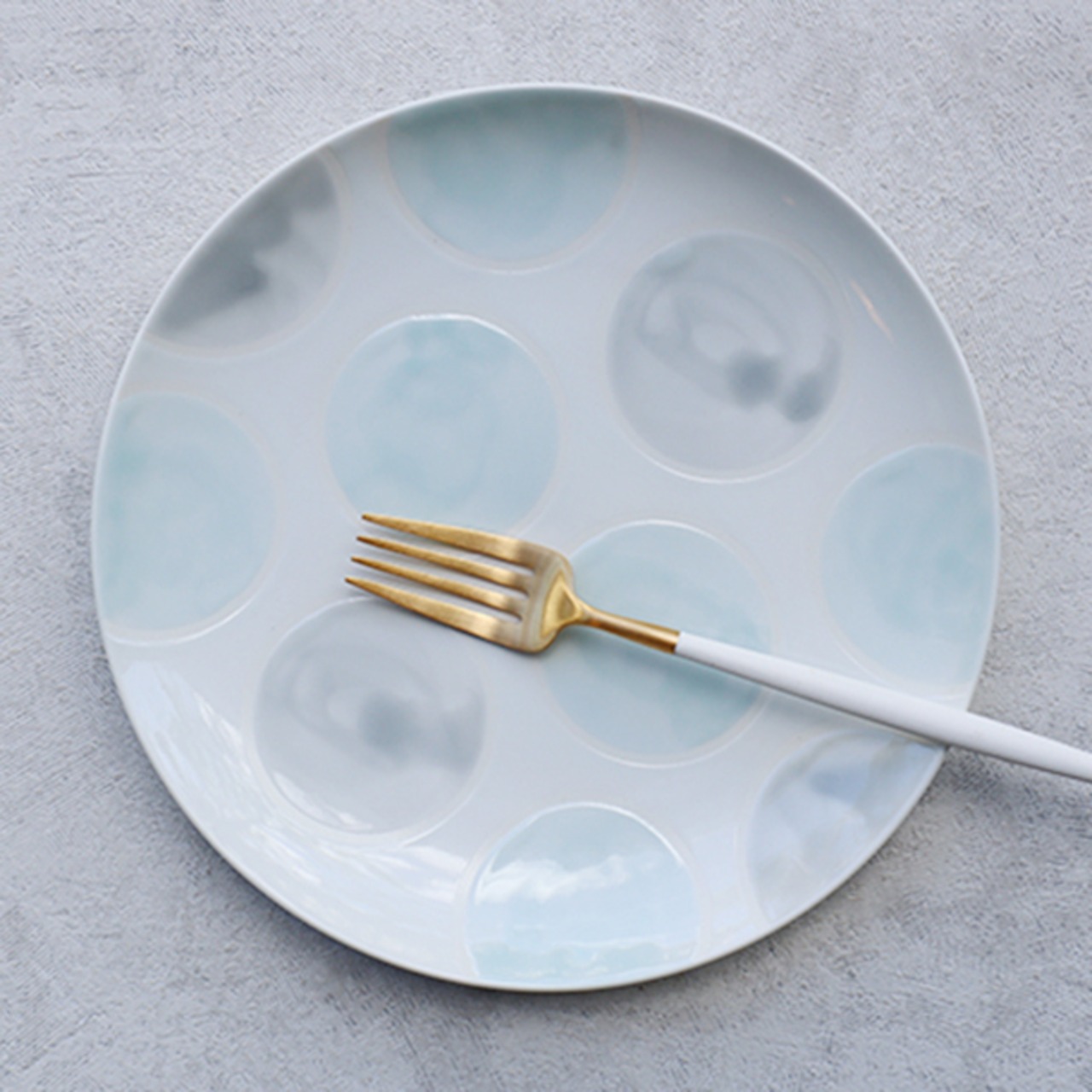 波佐見焼　22ｃｍプレート　みずたま水色　6-076