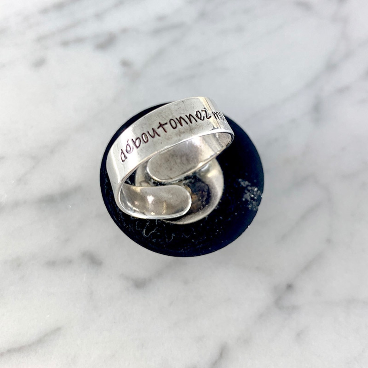 ファッションリング　半球体黒地金メッシュ ユニセックス サイズ17号〜 12ACch17-3