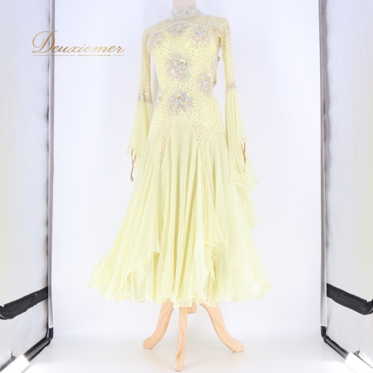 社交ダンス 衣装 スタンダードレス ワンピース ドレス スタンダード 黄色 レース デモ 競技 ダンス パーティ 発表会 綺麗 上品 明るい レモンカラー イエロー系 明るい黄色 フレアスカート 上品デザイン 女性用 ドレススタイル おしゃれ ショーダンスパフォーマンス 競技用衣装