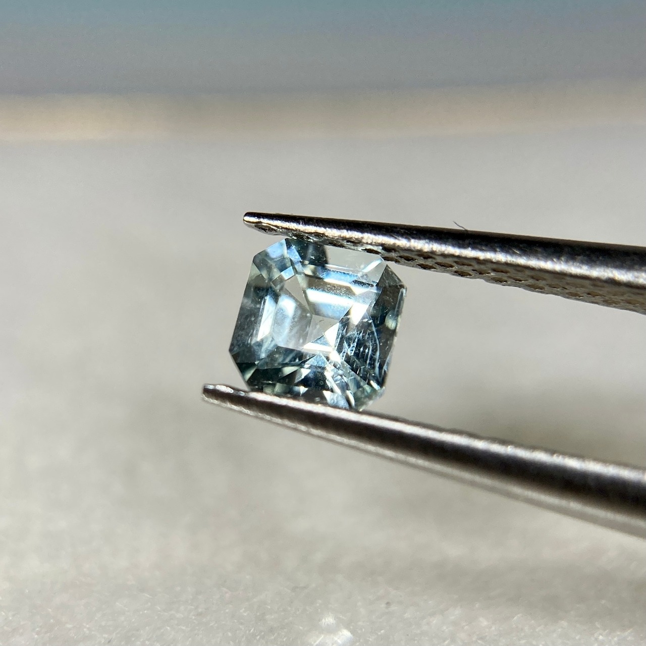 トルマリンの角砂糖  約3.6mm*3.6mm H2.8mm r-0408