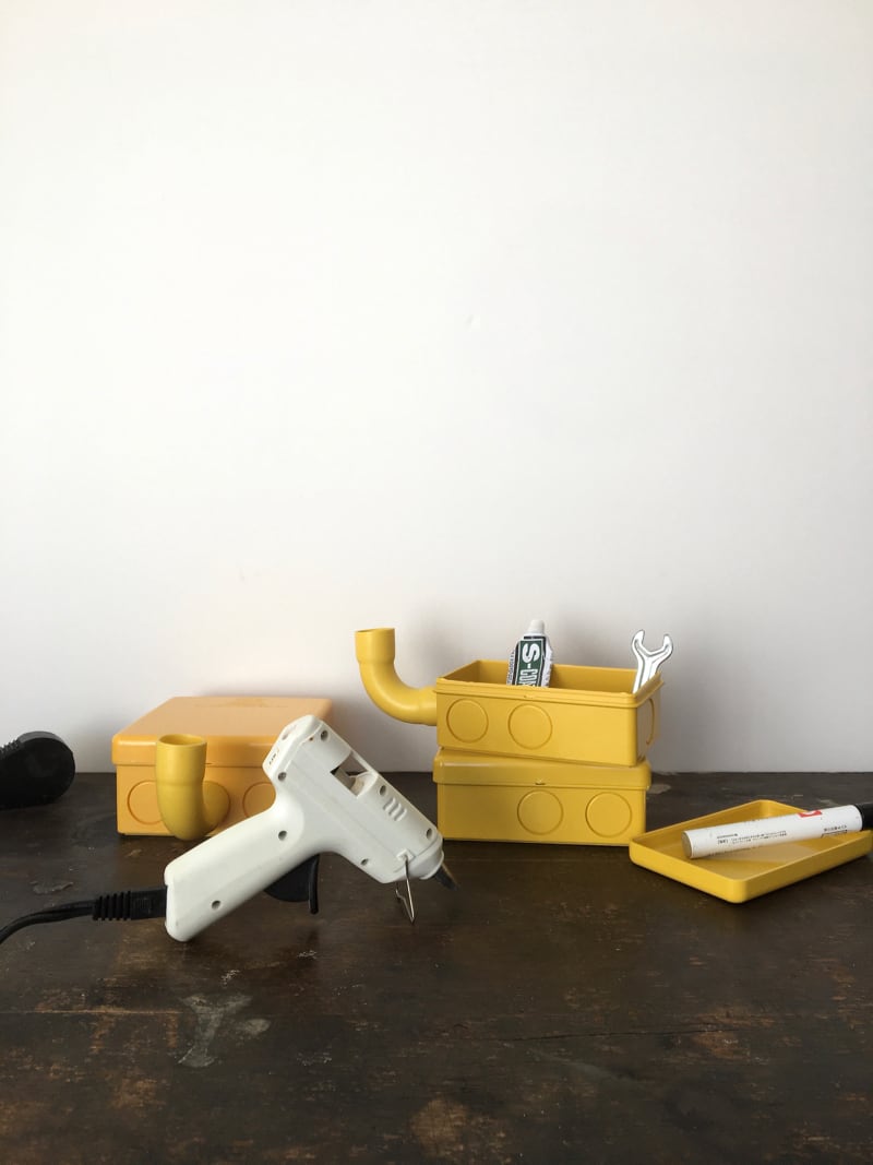 黄色いプラスチックの箱（長方形）｜Yellow Plastic Junction Box