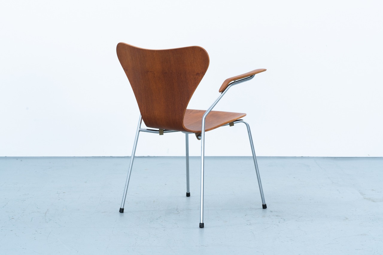 Arne Jacobsen | Model.3207 Seven Arm Chair
