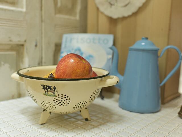 猫足がかわいいホーローのコランダー フレンチアンティーク