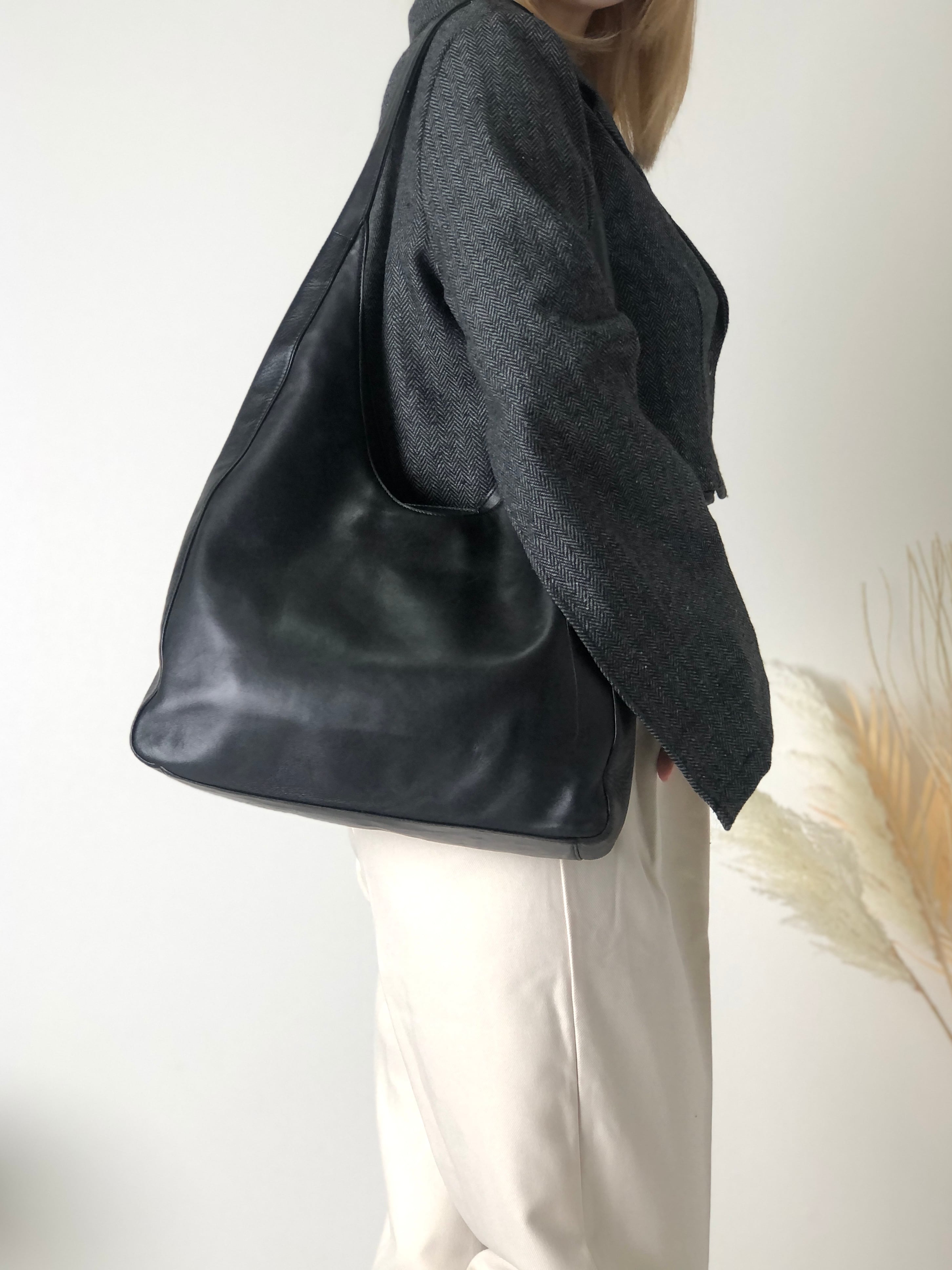 PRADA プラダ ロゴ レザー ホーボーバッグ ショルダーバッグ ブラック