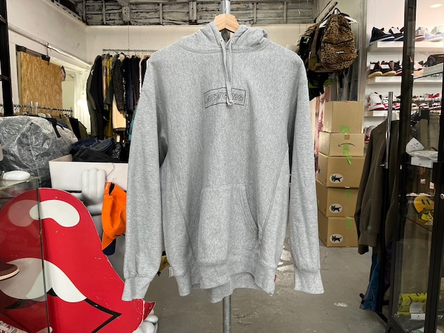 ONLINE限定 均一SALE‼ Supreme × KAWS CHALK LOGO HOODED SWEATSHIRT HEATHER GREY LARGE 72588