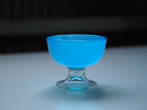 ガラス脚付きカップ