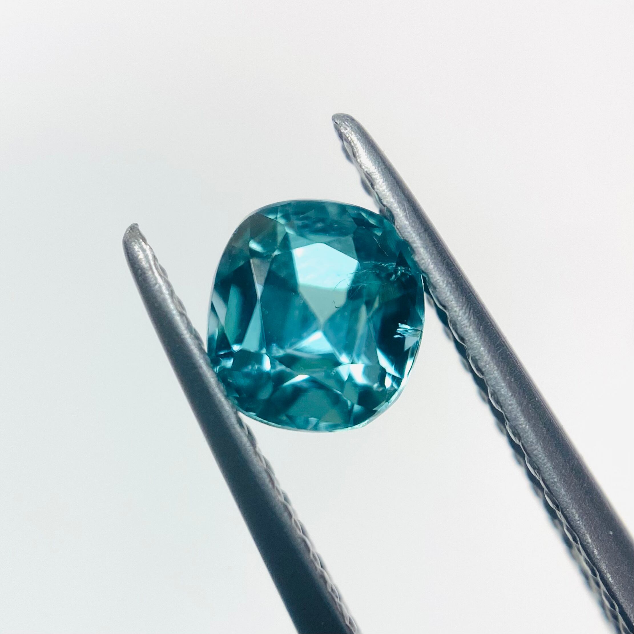 清流　ラグーンブルーのトルマリン