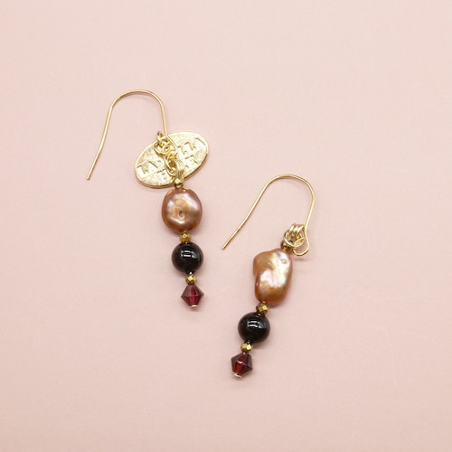 【Open the Jewelry Box!】ガーネット×オニキス×バロックパール ピアス