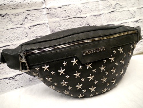 定番★JIMMY CHOO ジミーチュウ DERRY デリー ☆スター スタッズ クロスボディ バイカーレザー ボディ バッグ 黒x銀★ メンズの定番モデル