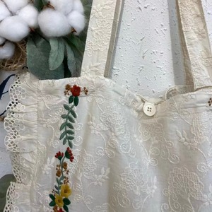 お花の刺繍のフリルトートバック　2col　BA007