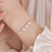 かわいい お花柄 ホワイト ブレスレット