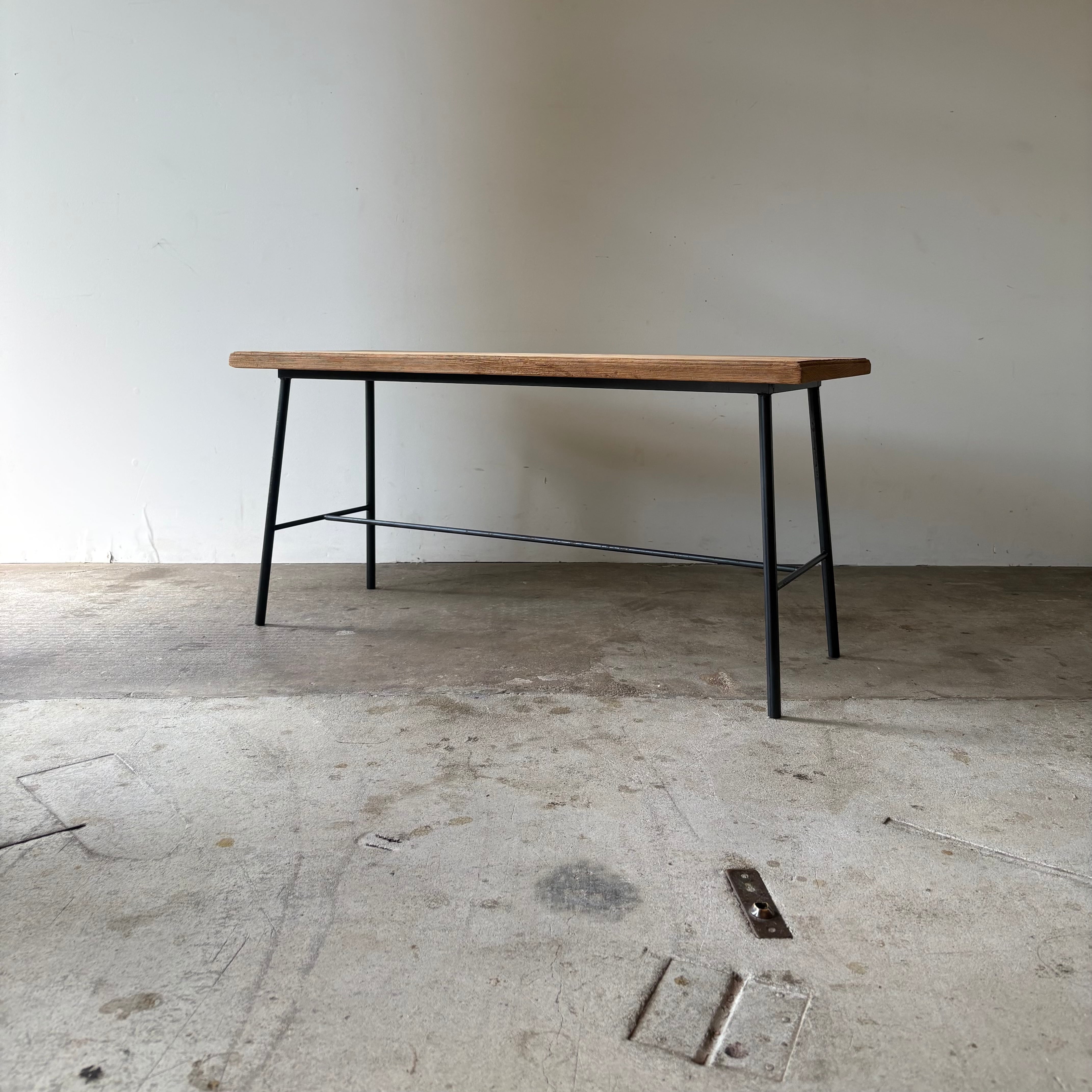 鉄脚のベンチ　1082