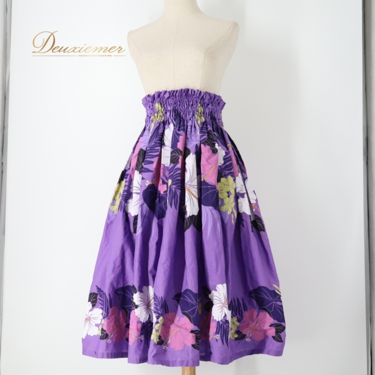 フラダンス 衣装 パウスカート パープル系 ハイビスカス柄 モンステラ柄 ハワイアンプリント アロハ フラ ダンス レッスン 練習 シングル スカート フレア 軽やか 華やか 鮮やか かわいい おしゃれ 上品 大人っぽい ホワイト系 ブラック系 ピンク系 イエロー系 紫 アロハシャツ ハワイアンファッション フラダンススカート 軽量 エレガント カジュアル 大人 爽やかデザイン