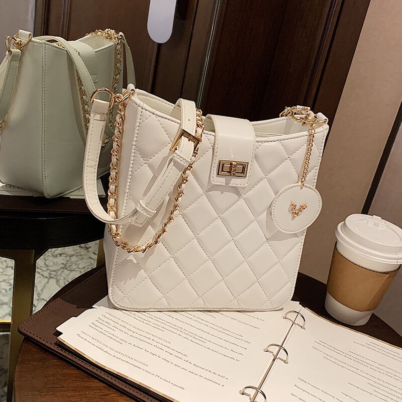 オータムウィンターレッド 秋物 冬物 手作りハンドバック60376198286