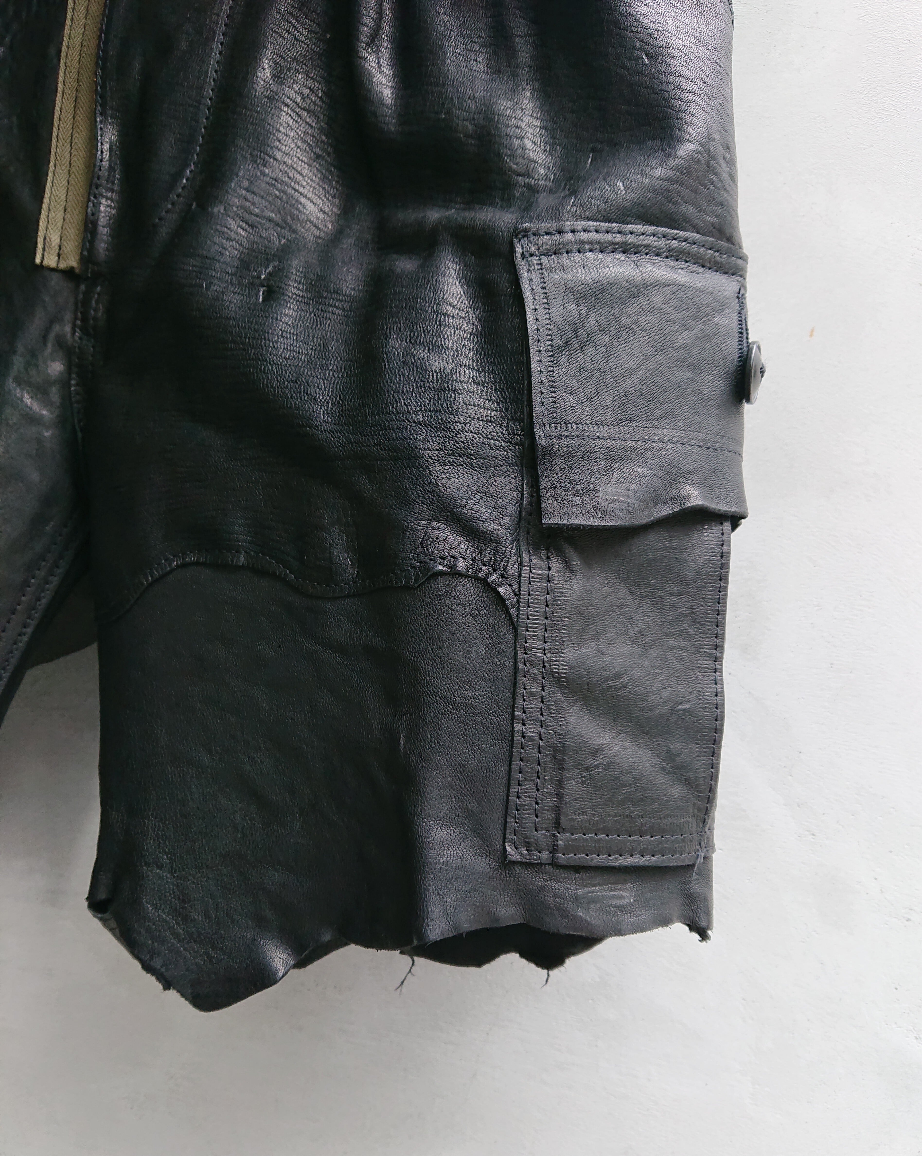 GOODKARMA DEVELOPMENT Lather Cargo Shorts LAZY Black Color | BOW