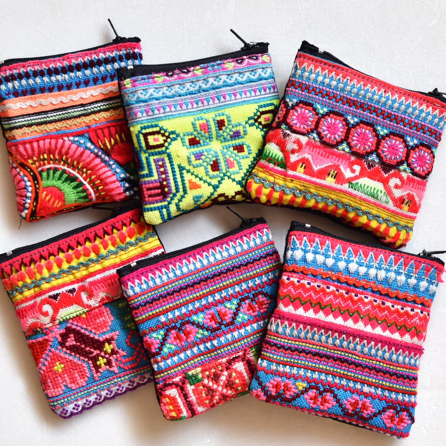 タイ モン族刺繍 カラフル コインポーチ タテ約9.5cm × ヨコ 9cm