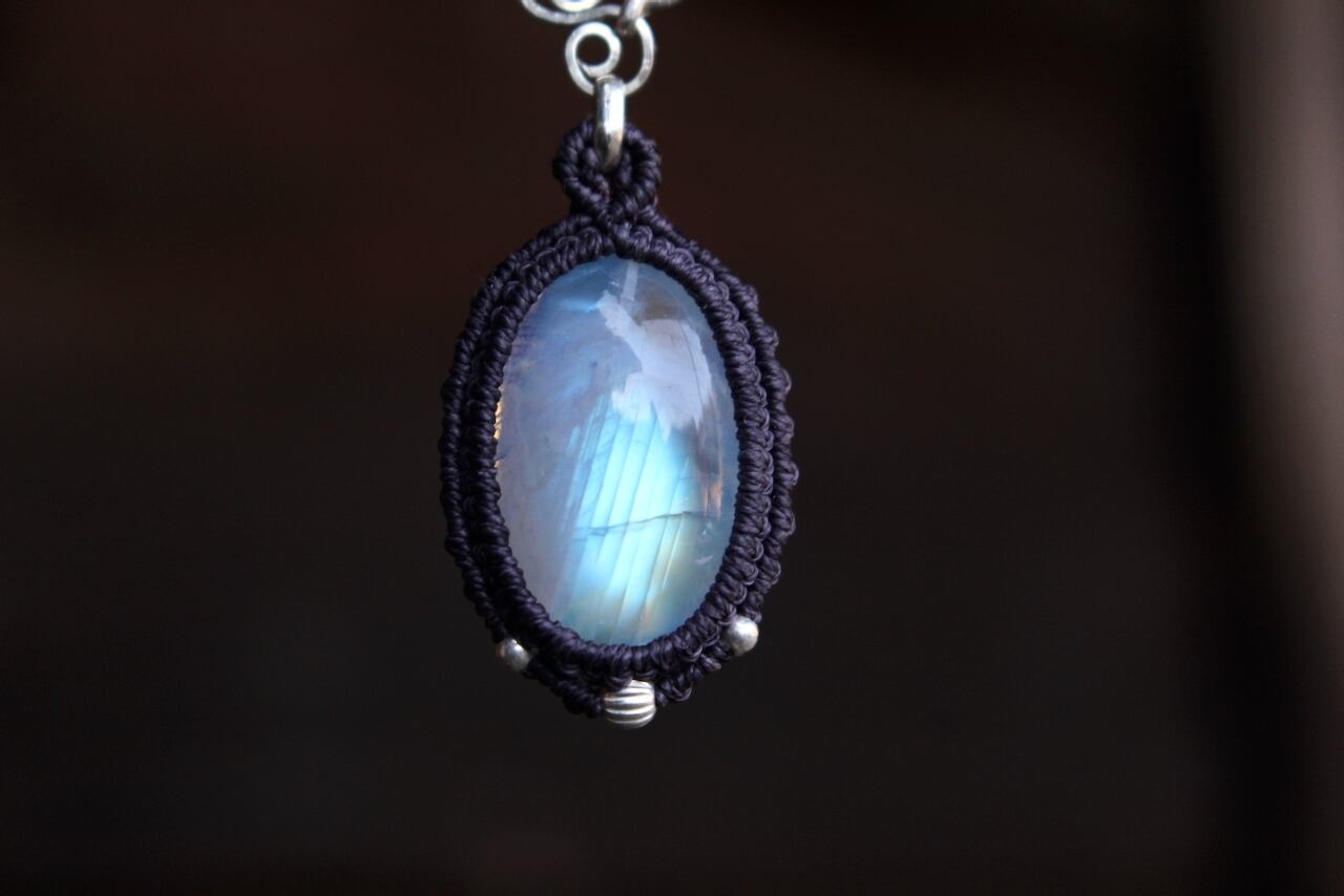 Rainbow moonstone silver925 wirework  micro macrame pendant