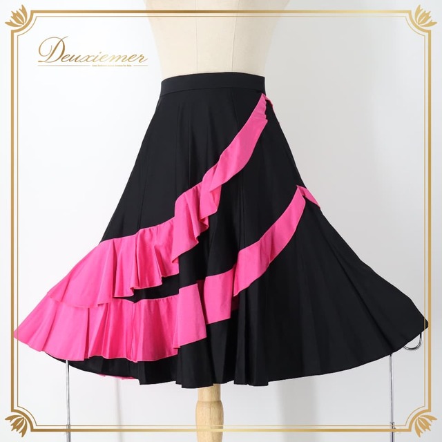 社交ダンス 衣装 スカート ブラック系 チャコットロイヤルダンス Chacott ROYAL DANCE 黒 ピンク フリル ラテン ダンス衣装 レディース レッスンウェア ピンク系 華やか 鮮やか かわいい おしゃれ レッスン 練習着 レディースダンススカート フレアスカート 社交ダンス衣装 練習用 ダンス フリルデザイン チャコット 黒系ピンク系 二色 配色衣装 ファスナー 背面ファスナー ダンススカート ナイロン ポリウレタン素材 ストレッチ素材