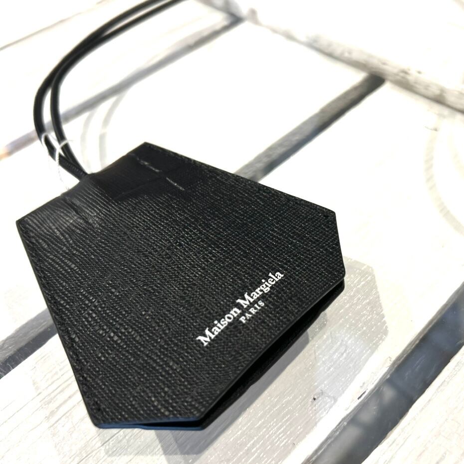 Maison Margiela【メゾン マルジェラ 】 HANG KEY CASE ( SA2UA0001 P5490 BLACK) . |  glamour online powered by BASE