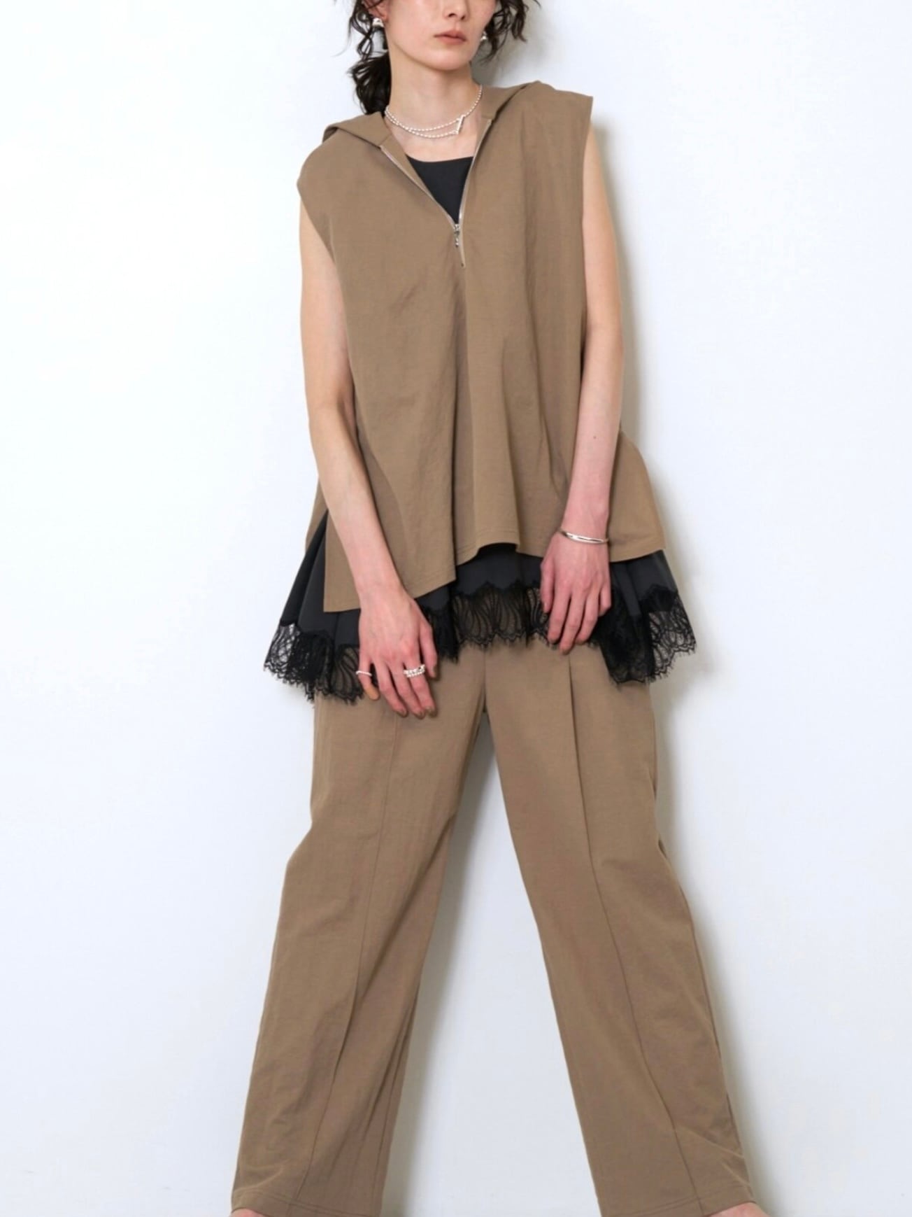 10％OFF SALE&送料無料!!】CHIGNON(シニヨン)ヘムレースサテンタンク