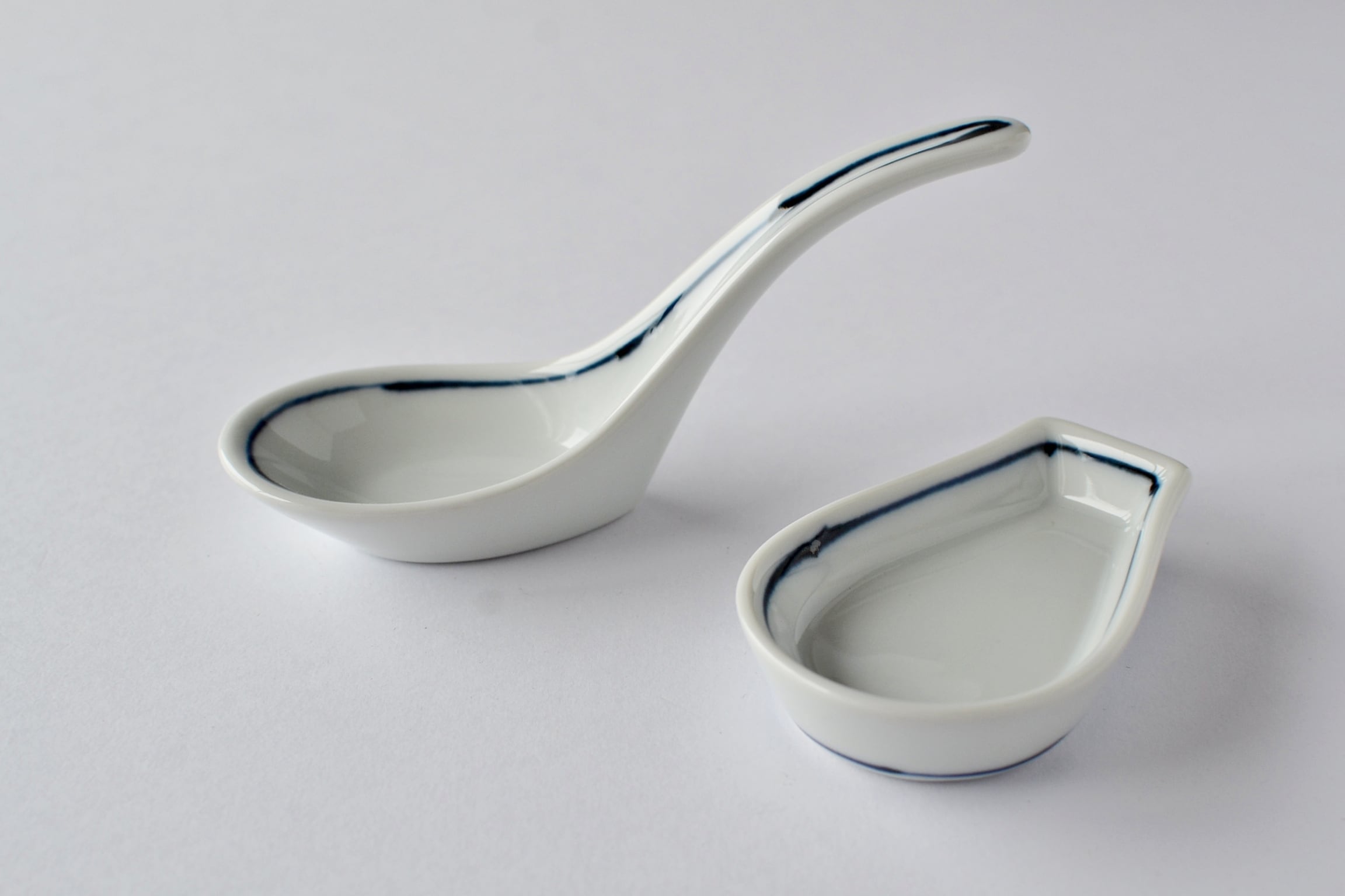 有田焼 福泉窯 染付線描きレンゲ（台皿付） | FUCHIGAMI TOJIKI