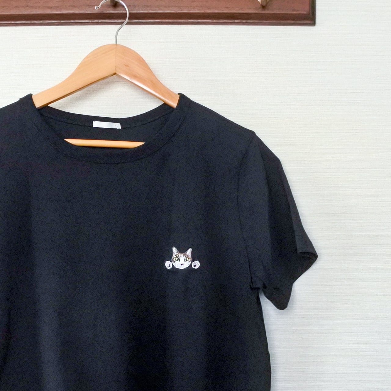 うちの子刺繍Tシャツ【缶バッジ刺繍/リピート専用】 | コイトネコ