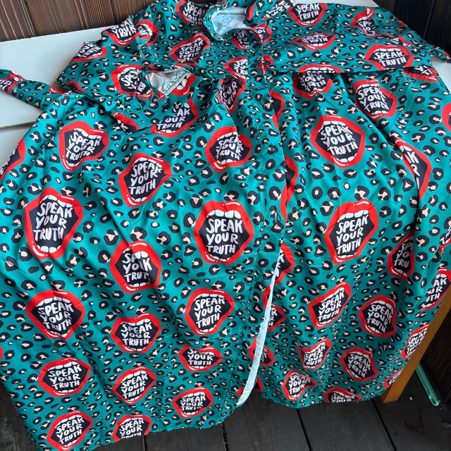 個性的ロングシャツ