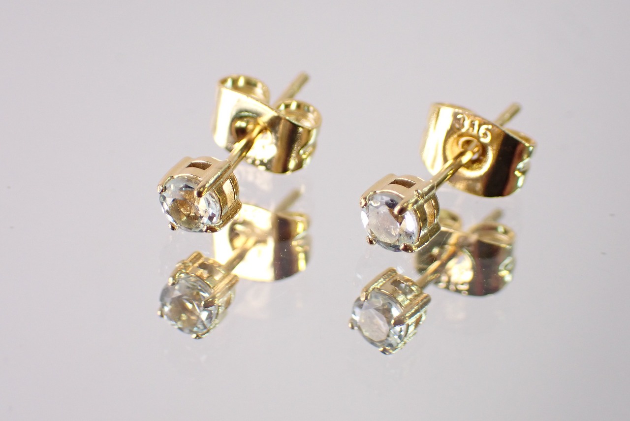 アクアマリンピアス　約3mm　[E10-81]