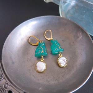 枠付き淡水パールのねこピアス