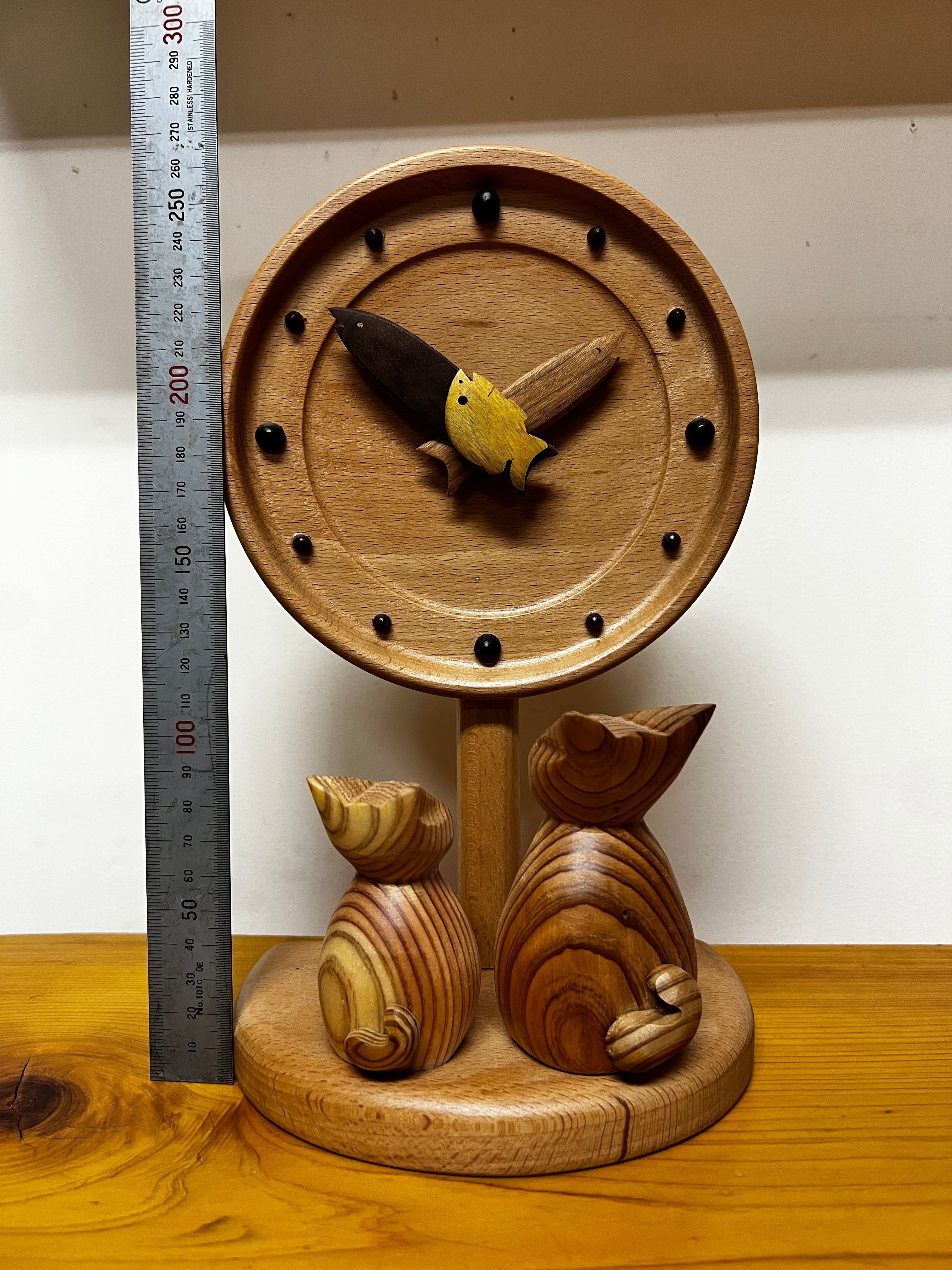 キコリ・デザイン研究所 魚を釣るネコの時計 振り子時計 木の時計 キコリ・デザイン研究所 魚を釣るネコの時計 振り子時計 木の時計 木の