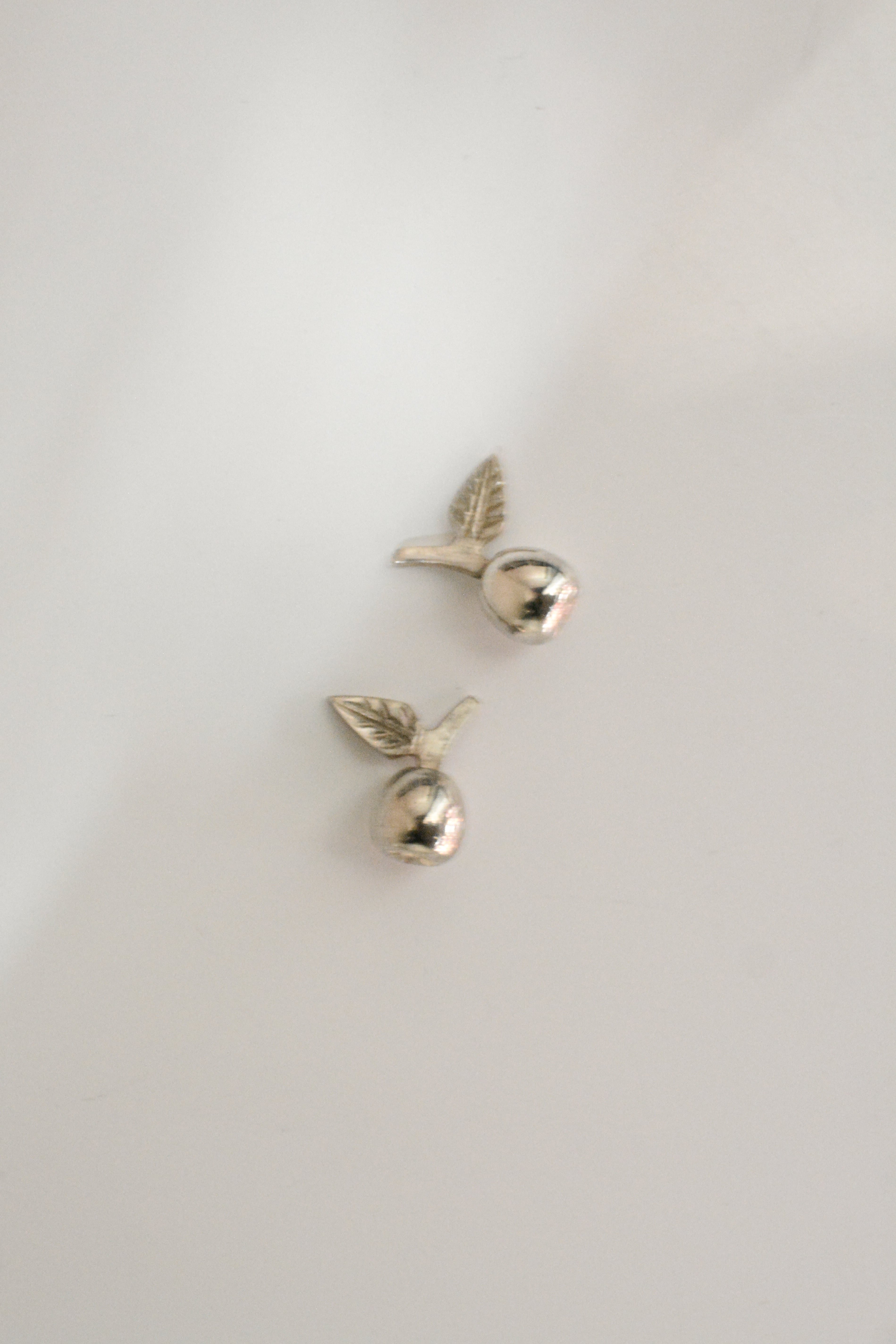 vintage card stand apple