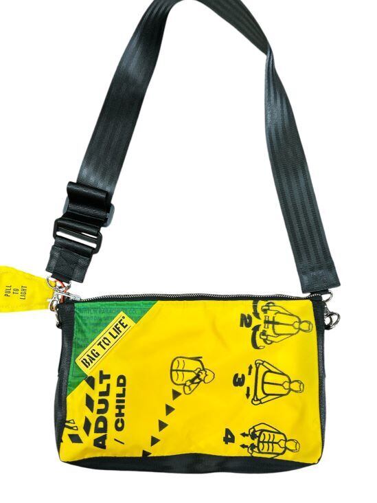 ルフトハンザ航空の救命胴衣で作ったトートバック ドイツB2L社製 | AIR