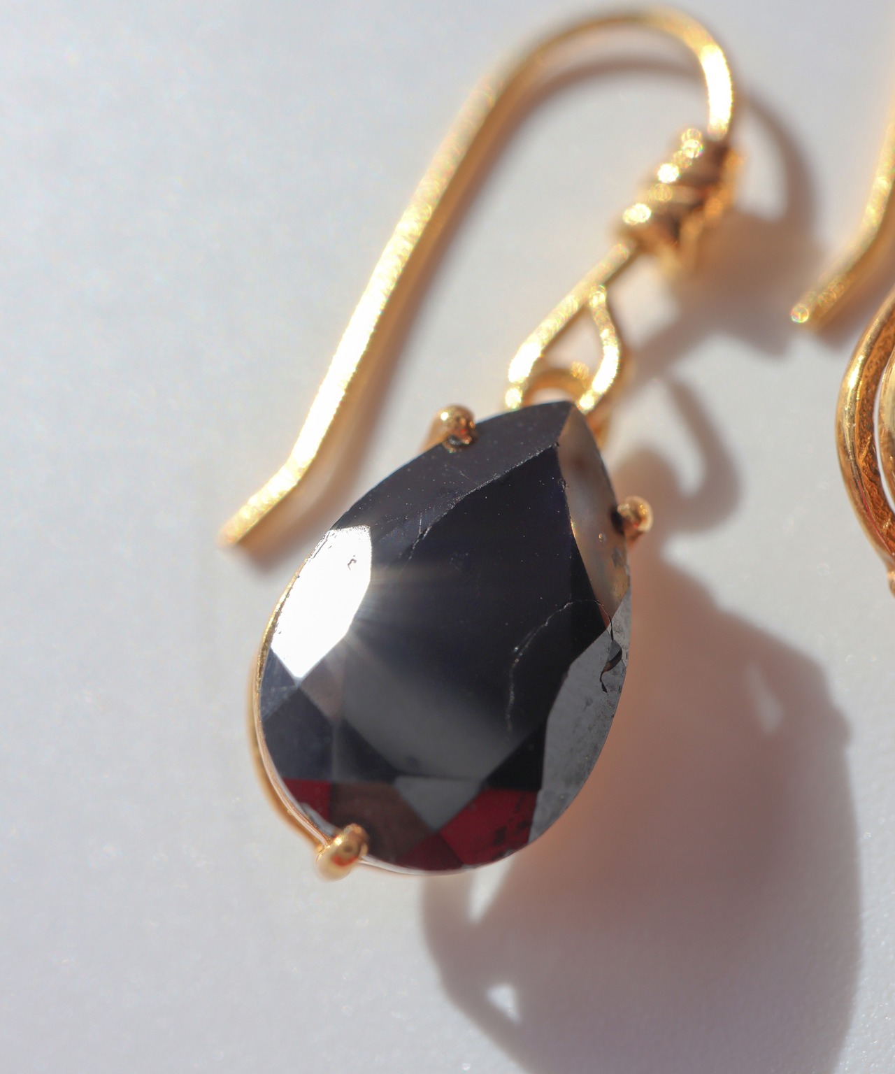 【KUWARTO】ブラックスピネルピアス/923011