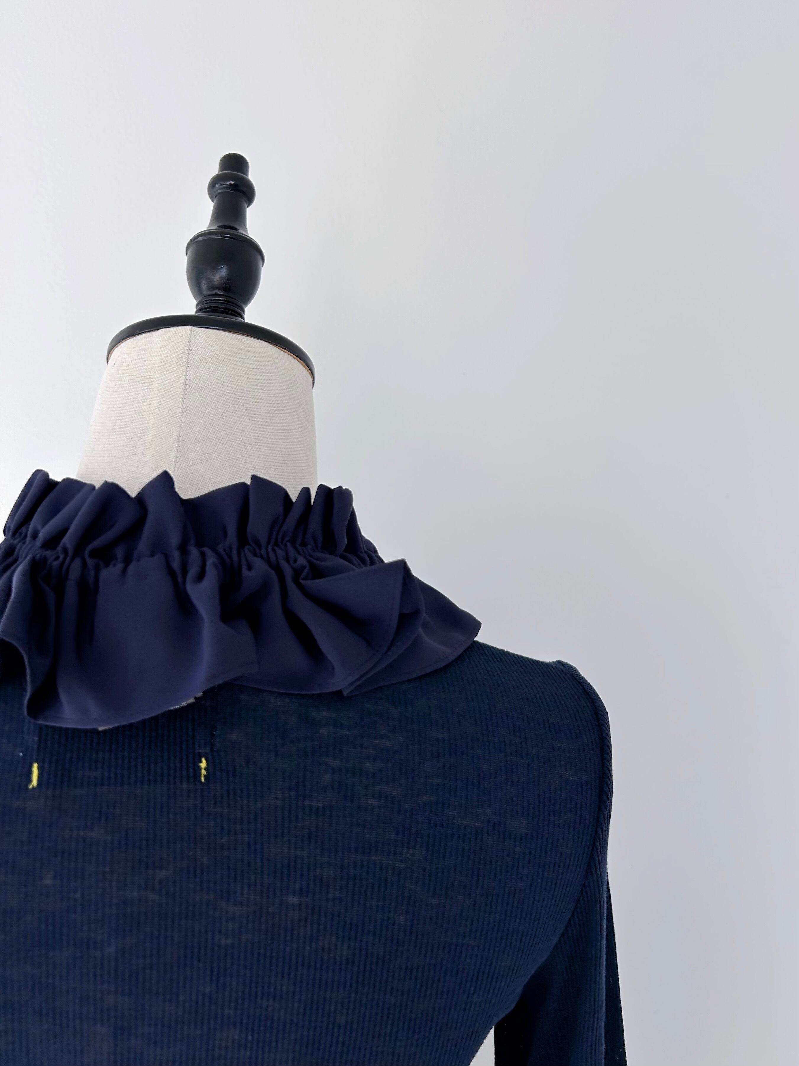 MUVEIL ブラック ハート刺繍 フリルカットソー MUVEIL ブラック ハート刺繍 フリルカットソー - メルカリ