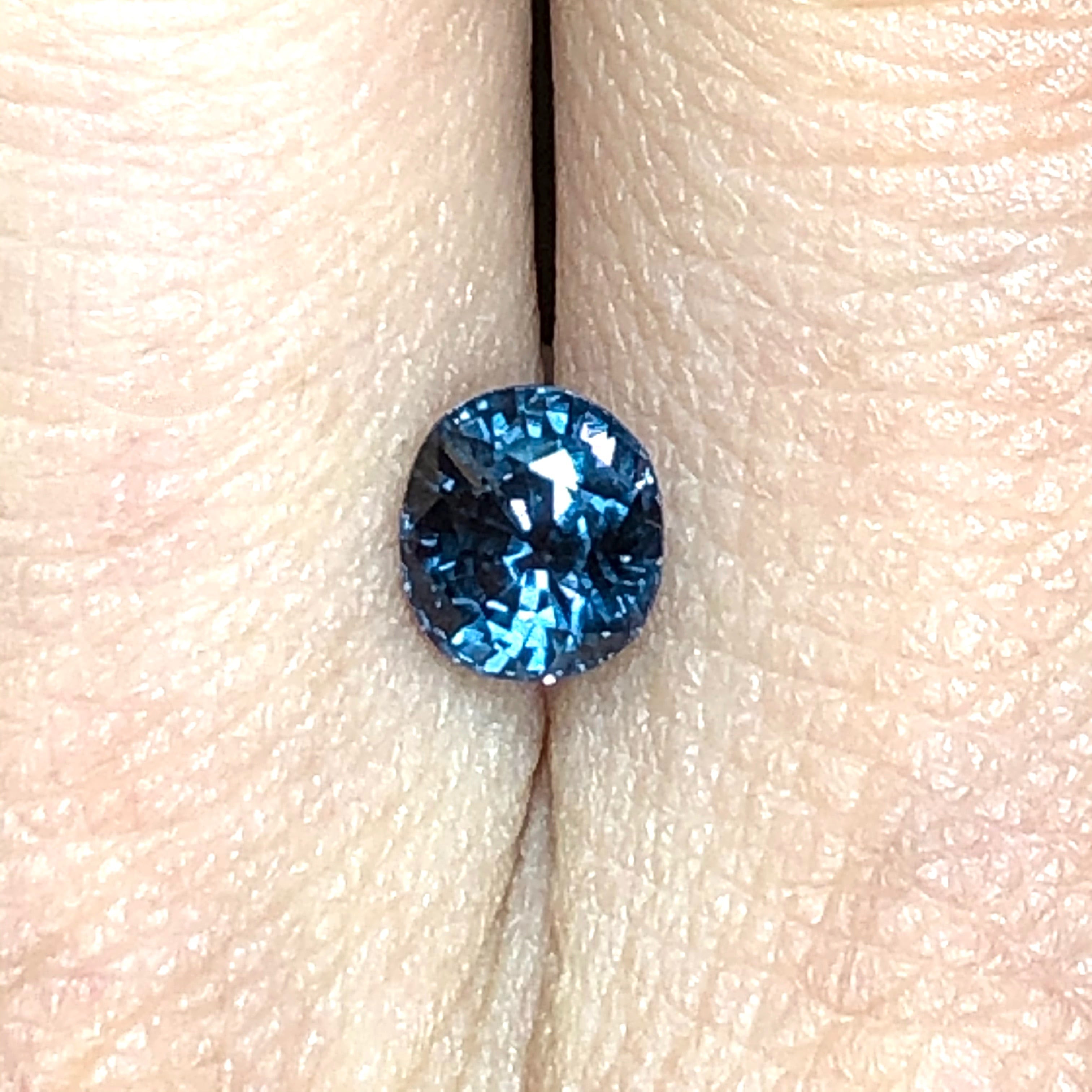 唯一無二の蒼碧色 1.17ct 天然 ベキリーブルーガーネット（カラーチェンジガーネット） | Frederick’s Gems&Jewelry  powered by BASE