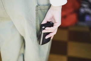 しっかり入ってコンパクトな財布　TRI-FOLD WALLET / BLACK