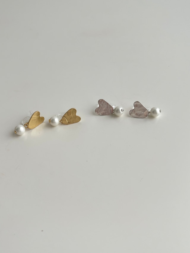 (即納) Fil. / Matte metal heat&pearl earrings | 2color