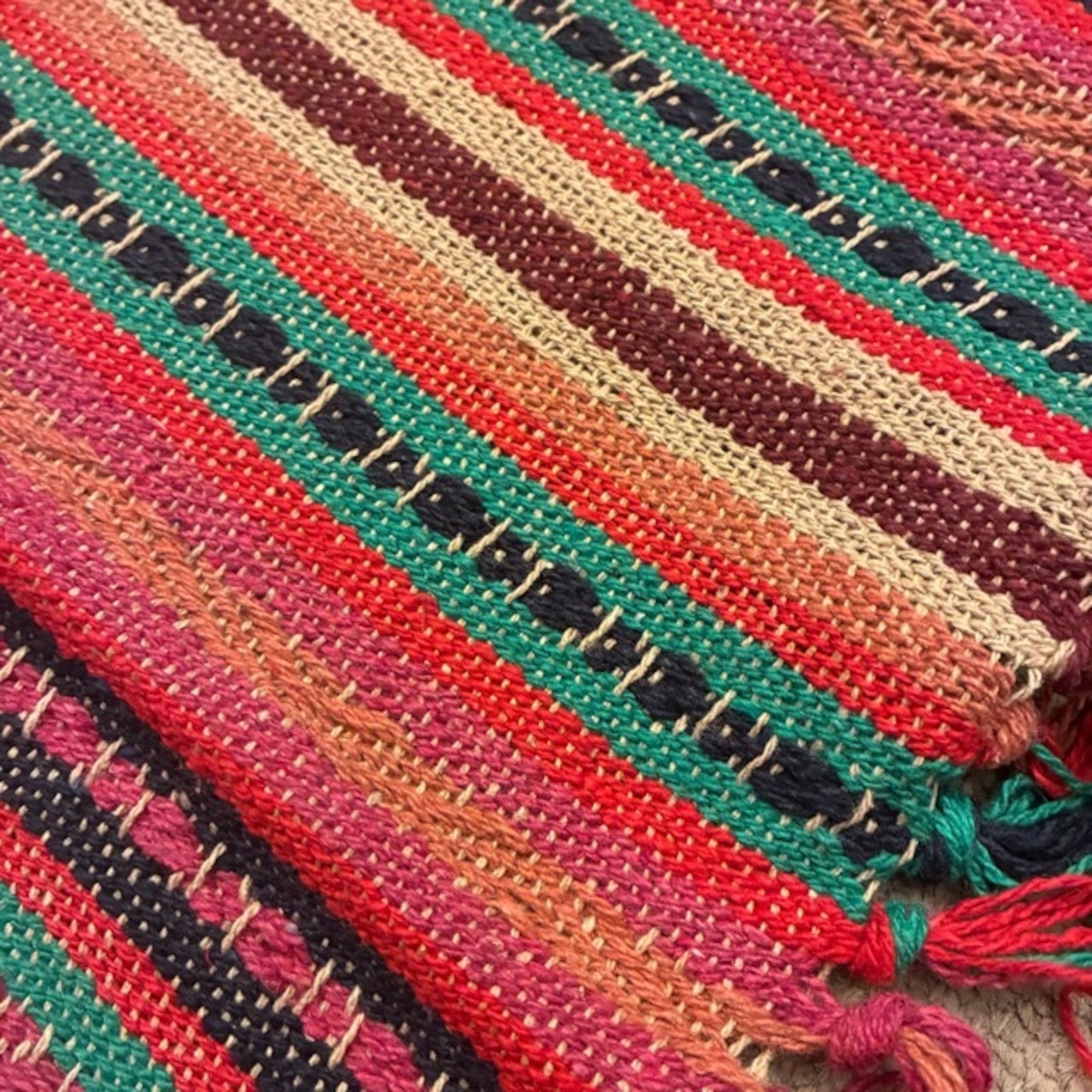 India Geometric rug　ジオメトリックラグ　125×175cm  エキゾチック　レッド　2人掛けソファ　ビーチマット　ソファカバー　ベッド　リビング　車内マット　コットン　綿