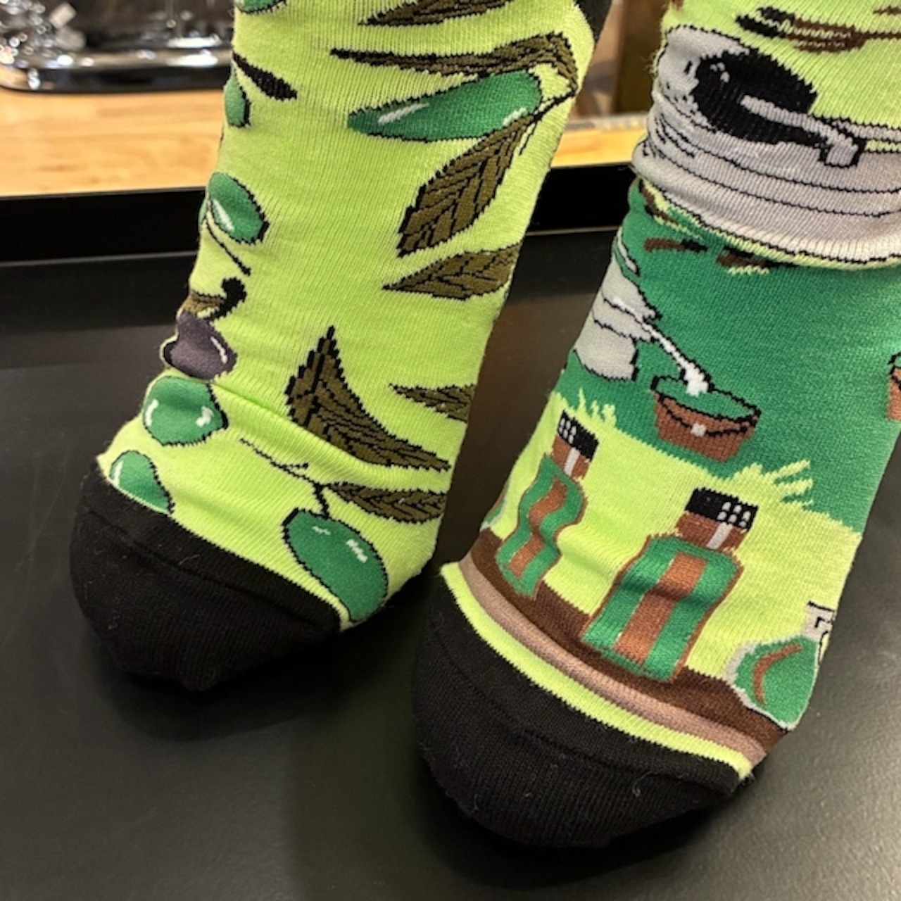 TOPANGA SOCKS Lady's Asymmetry Socks Olive grove アシンメトリーソックス オリーブ畑 靴下 レディース クルーソックス