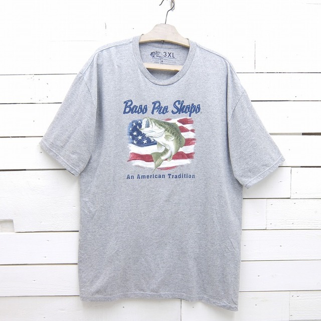 Bass Pro Shops アメリカ 星条旗 バス 魚 プリントTシャツ ライトグレー メンズ 3XLサイズ