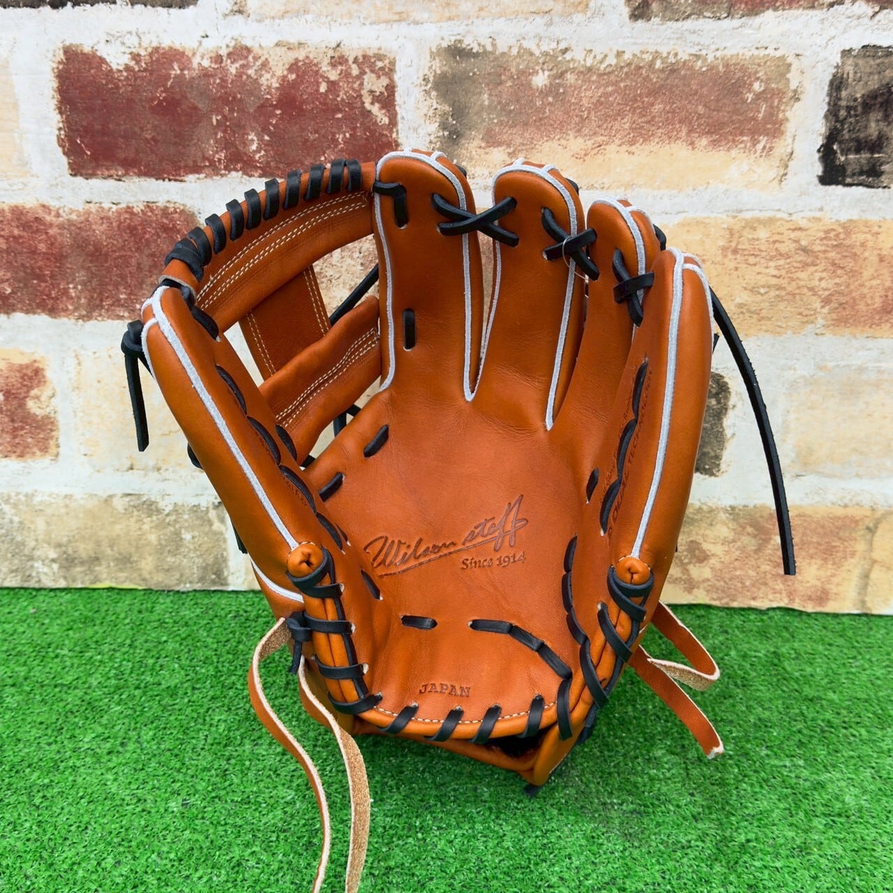 大人気】 Wilson staff 軟式グローブ 1975型 WBW104336 WBW104337