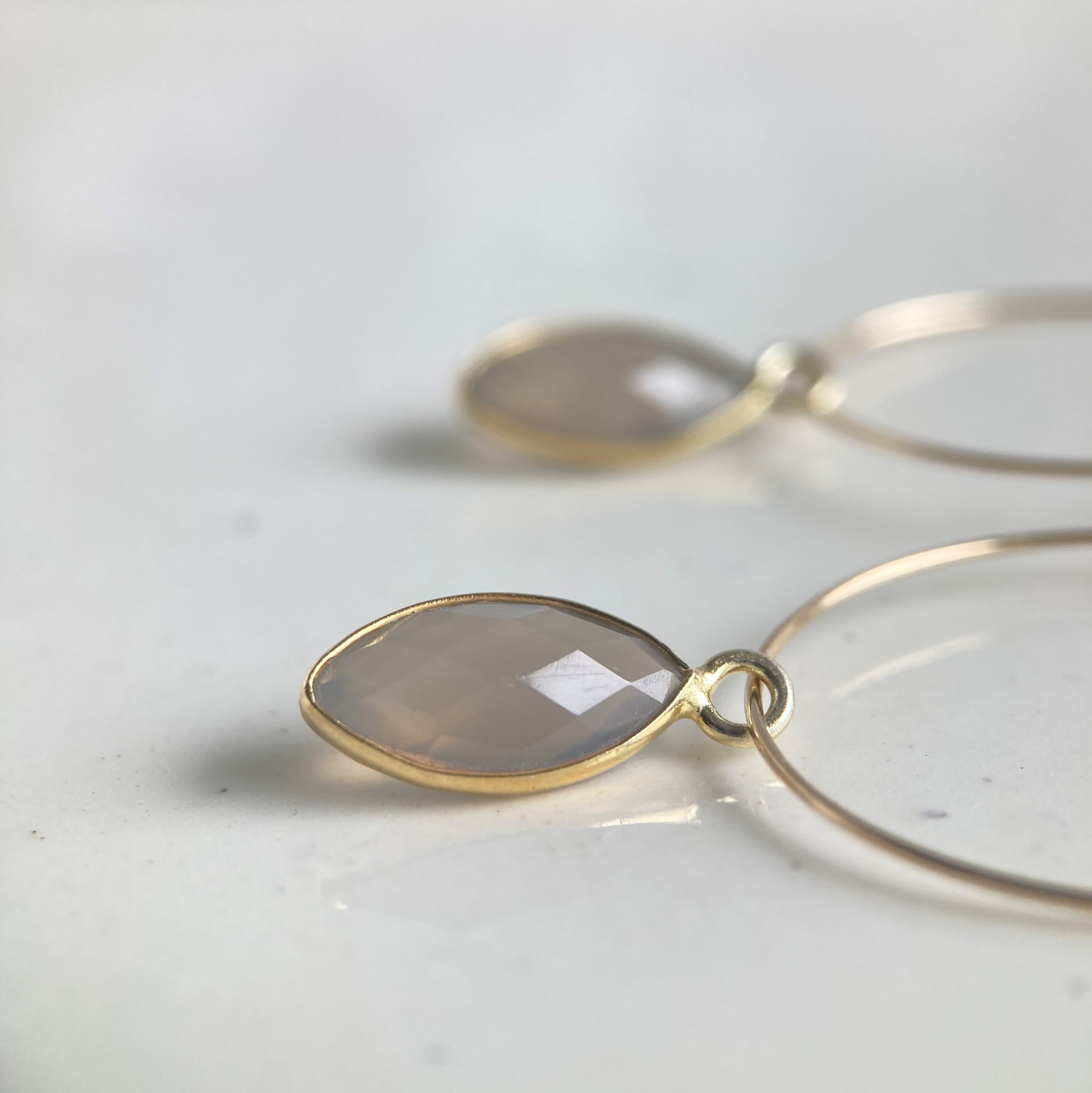 宝石質】グレーオニキス 14kgf フープピアス | 天然石アクセサリー