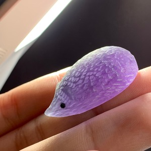 変わった色合いフローライトハリネズミさん