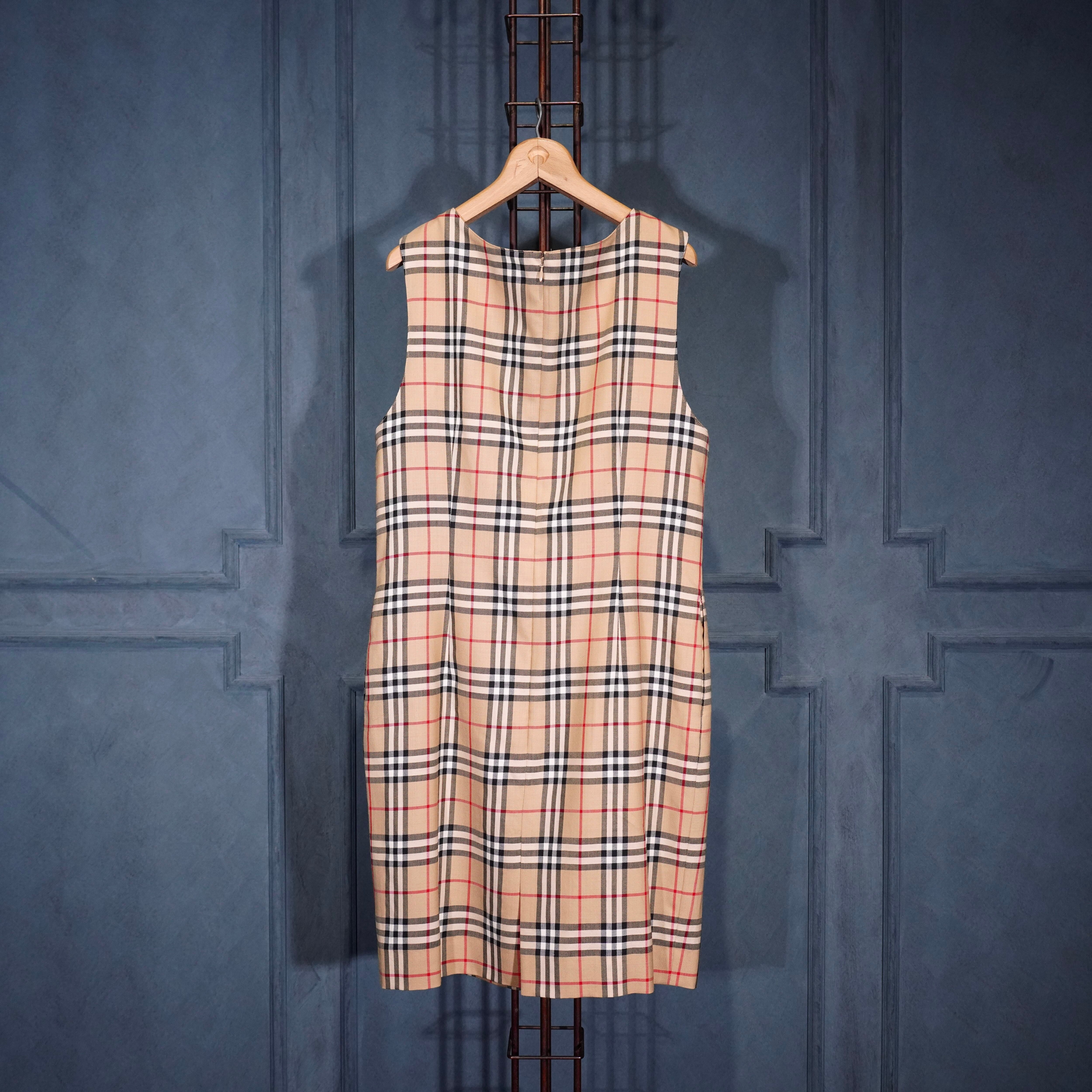 Burberrys CHECK PATTERNED GOLD BUTTON DESIGN WOOL NO SLEEVE ONE