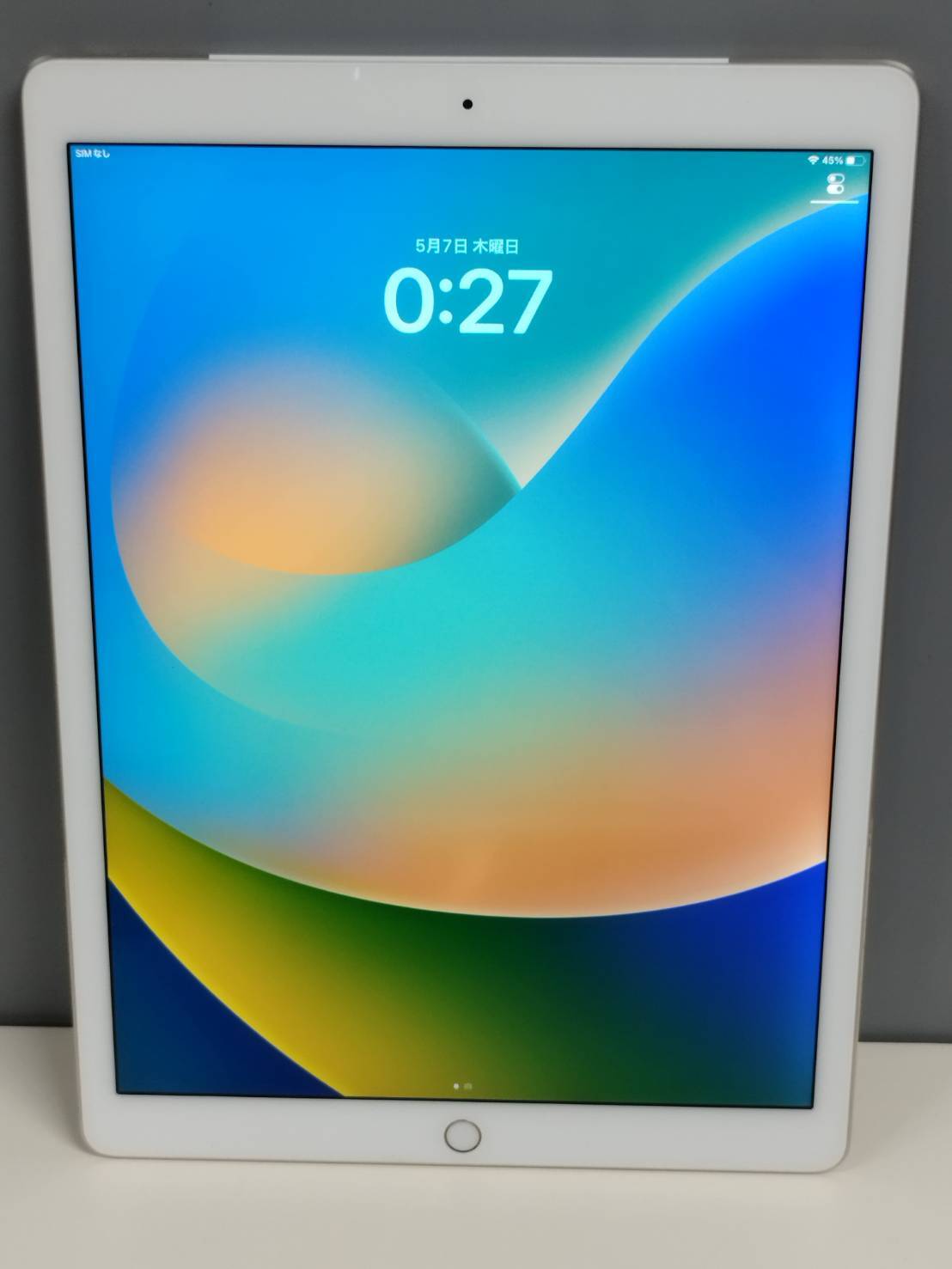 良品】iPhone SE 第3世代/SIMフリー/A2782/64GB/スターライト〈MMYD3J