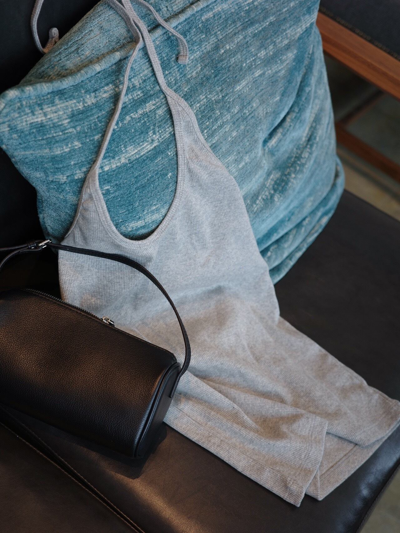 Ribbed halter neck camisole / white,gray (10月上旬〜中旬頃発送予定)