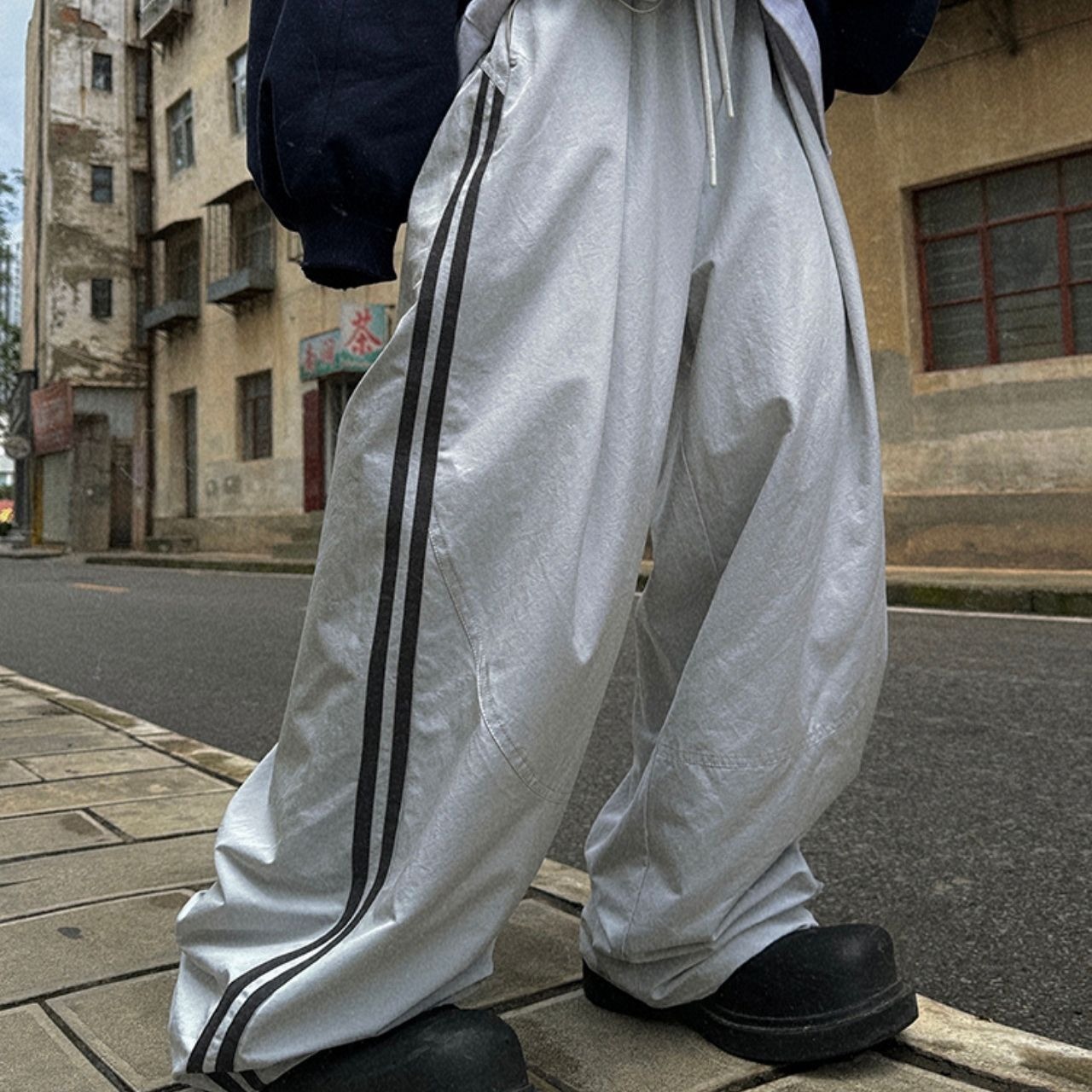 ホワイトグレーラインナイロンルーズパンツ　1101